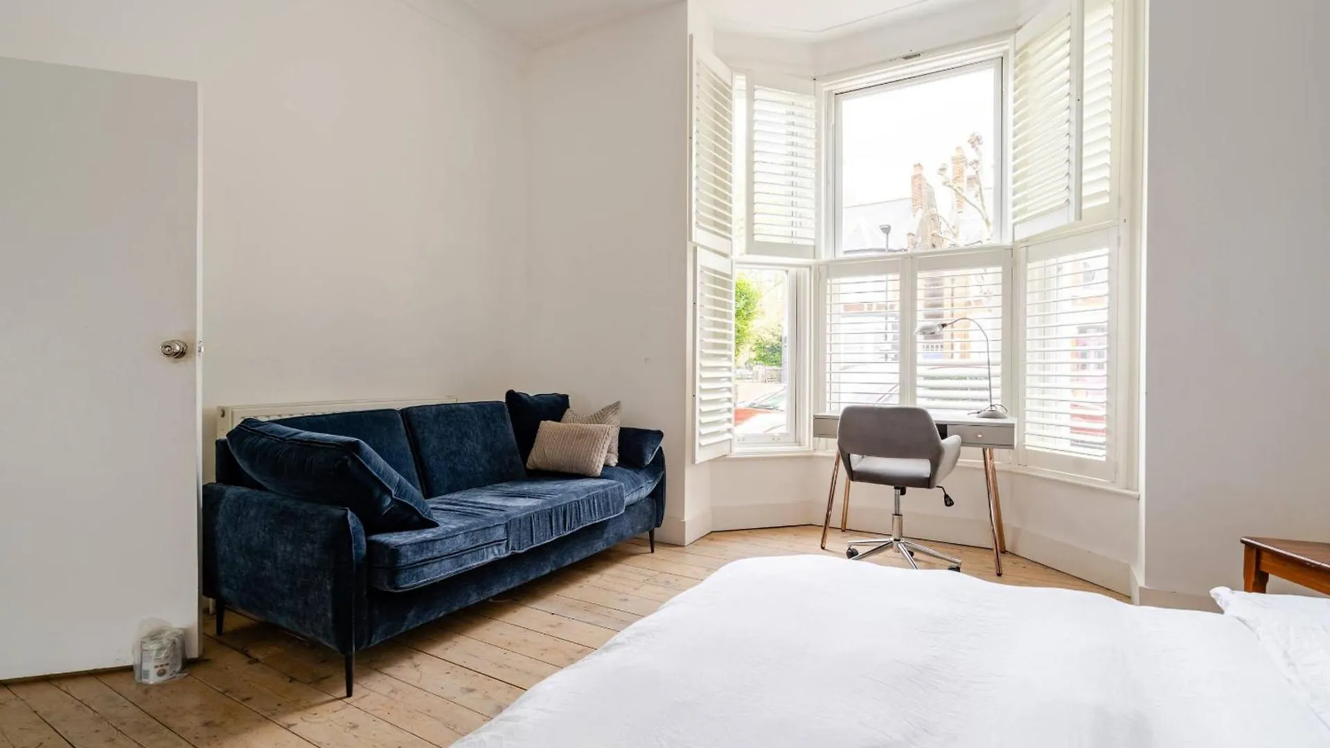 Blue Valley House London 0*,